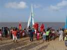 <strong>Arrrivée de Vaval</strong><br />Arrivée de la reine du carnaval sur un catamaran.
Dimanche 7 janvier à Kourou sur la plage.