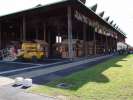 <strong>Marché de Noel</strong><br />Jeudi 8 décembre 2005.
A la demande de l'UCLAK, les élèves du Lycée Professionnel Elie Castor de Kourou installent, après les avoir construits, 20 chalets traditionnels en bois pour le Marché de Noël.